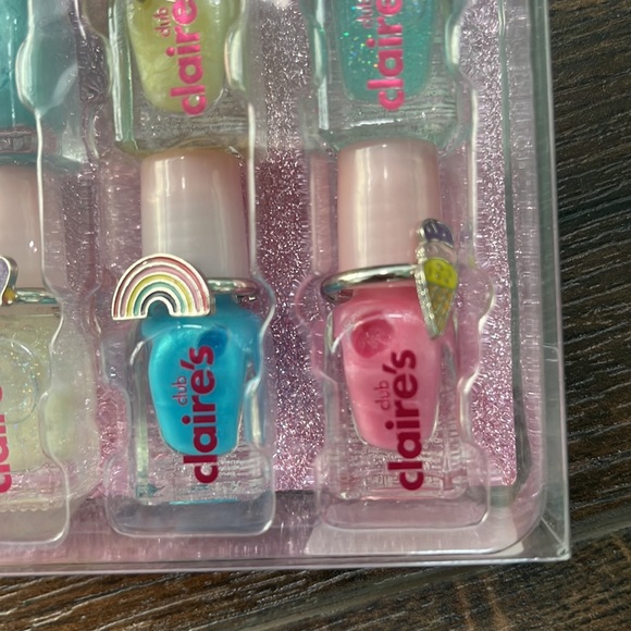 Claire’s peel-off nail polish with rings - Picture 3 of 8